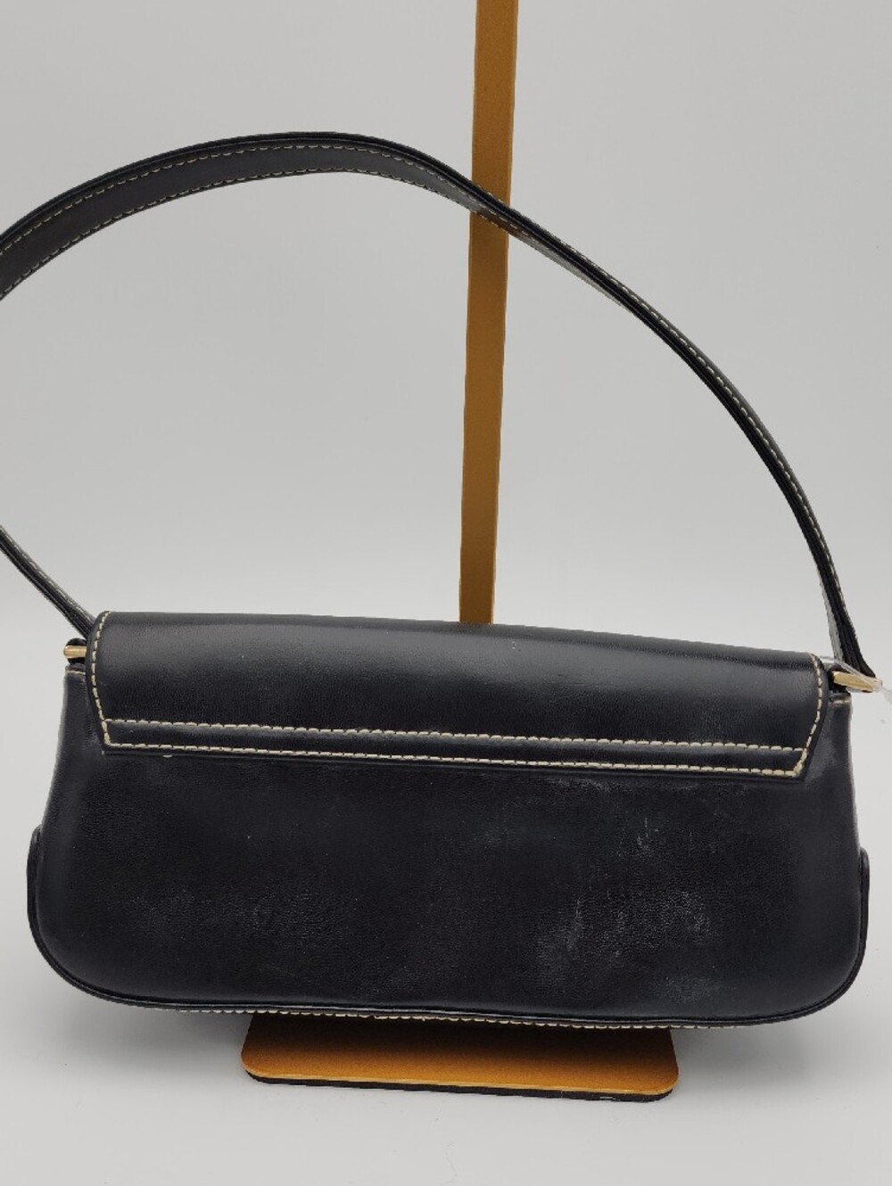 Liz Claiborne Black Leather Shoulder Bag with Contrast Stitching - Picture 2 of 13